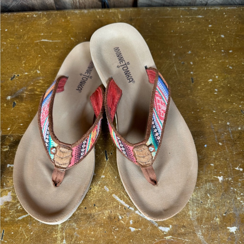 Minnetonka Braided Flip Flop - size 6